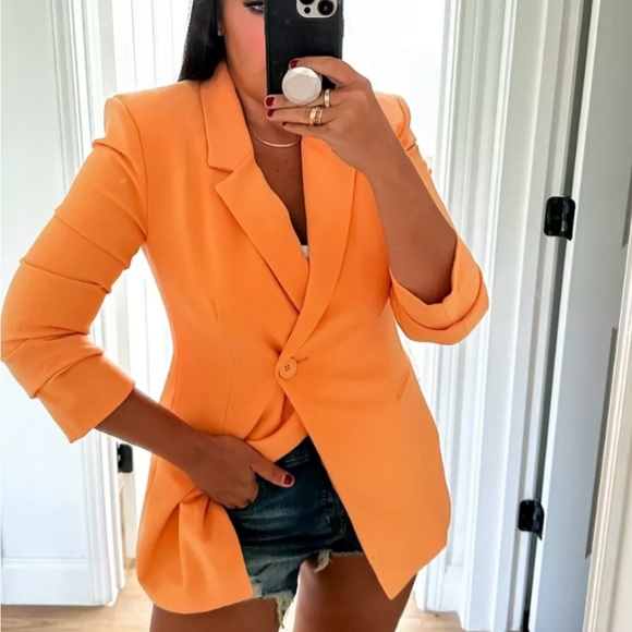 Zara NWT orange straight cut blazer
$89
Size: S - Picture 4 of 14